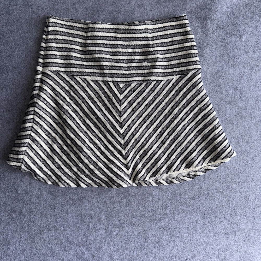 Loft Petites Chevron Mini Skirt MP‎ Black White Striped Cotton Blend
